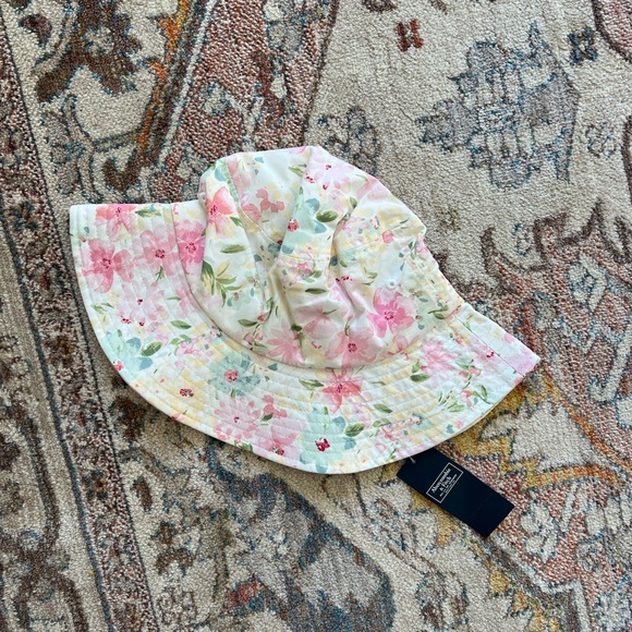 Abercrombie & Fitch Accessories - Floral bucket hat from Abercrombie brand new with tags on it.